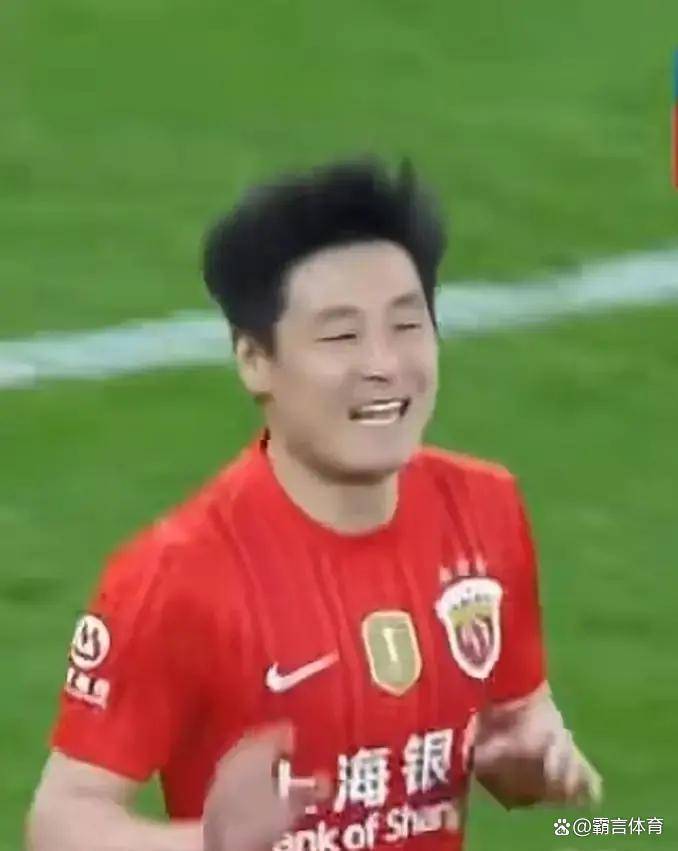 武磊再现门前嗅觉！海港替补席先一步沸腾