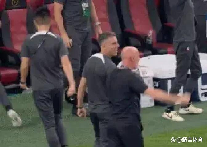 武磊再现门前嗅觉！海港替补席先一步沸腾