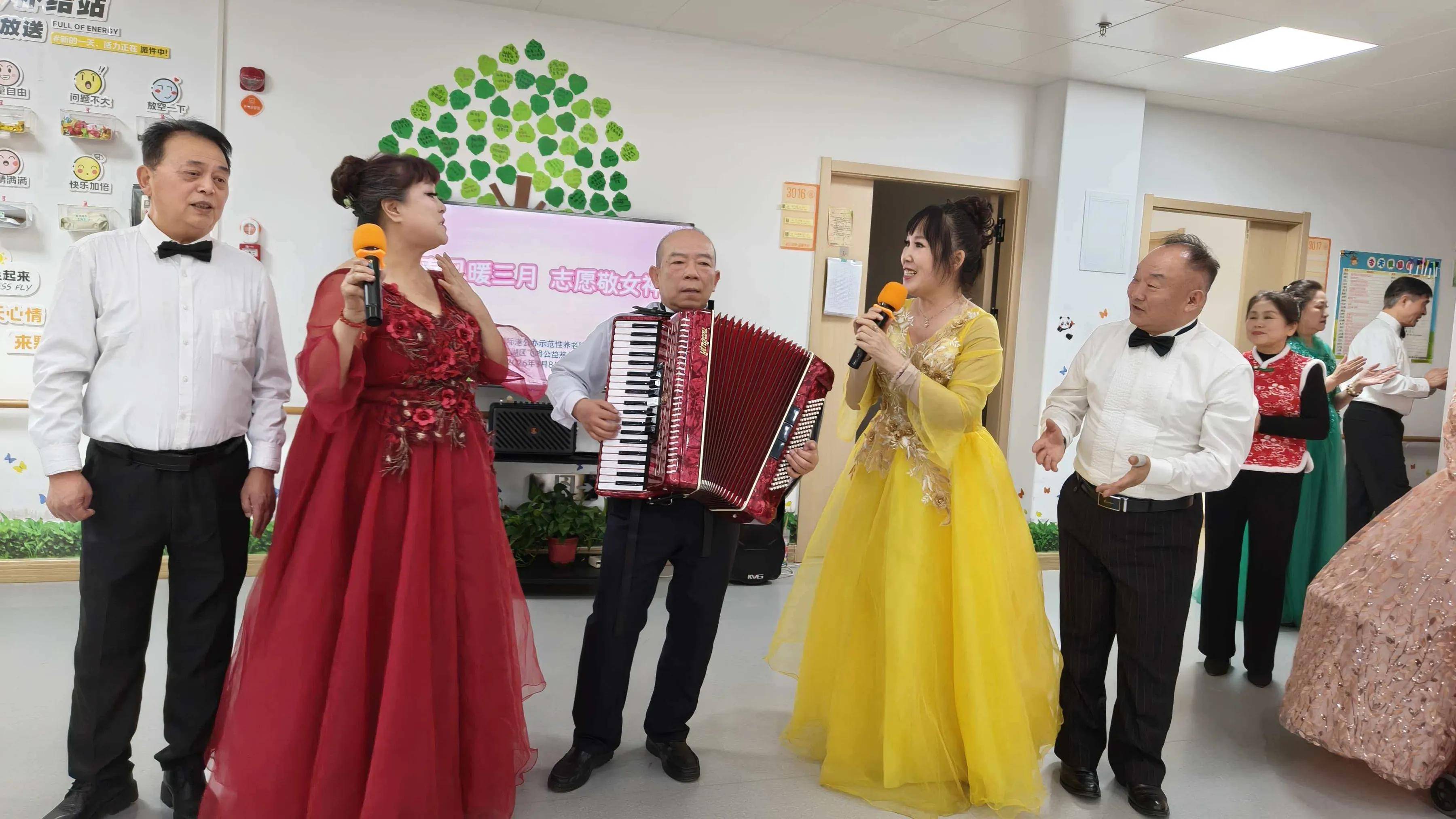 “三句半”逗笑全场，古城西安这场敬老演出暖到心坎里！